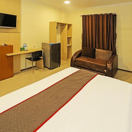 Super Oyo Townhouse Oak Hotel Fiducia เซอร์ปง ภายนอก รูปภาพ