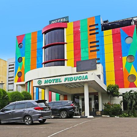Super Oyo Townhouse Oak Hotel Fiducia เซอร์ปง ภายนอก รูปภาพ