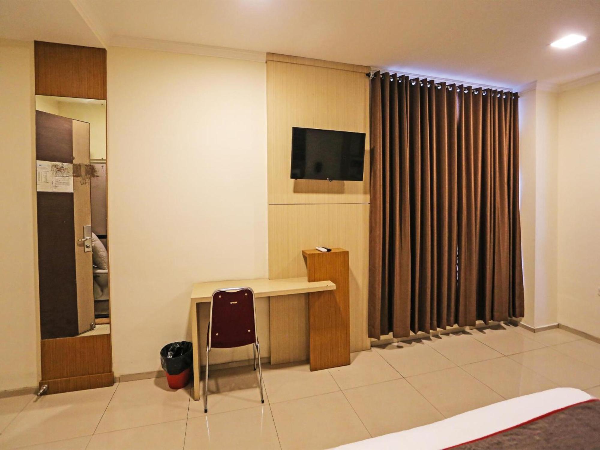 Super Oyo Townhouse Oak Hotel Fiducia เซอร์ปง ภายนอก รูปภาพ