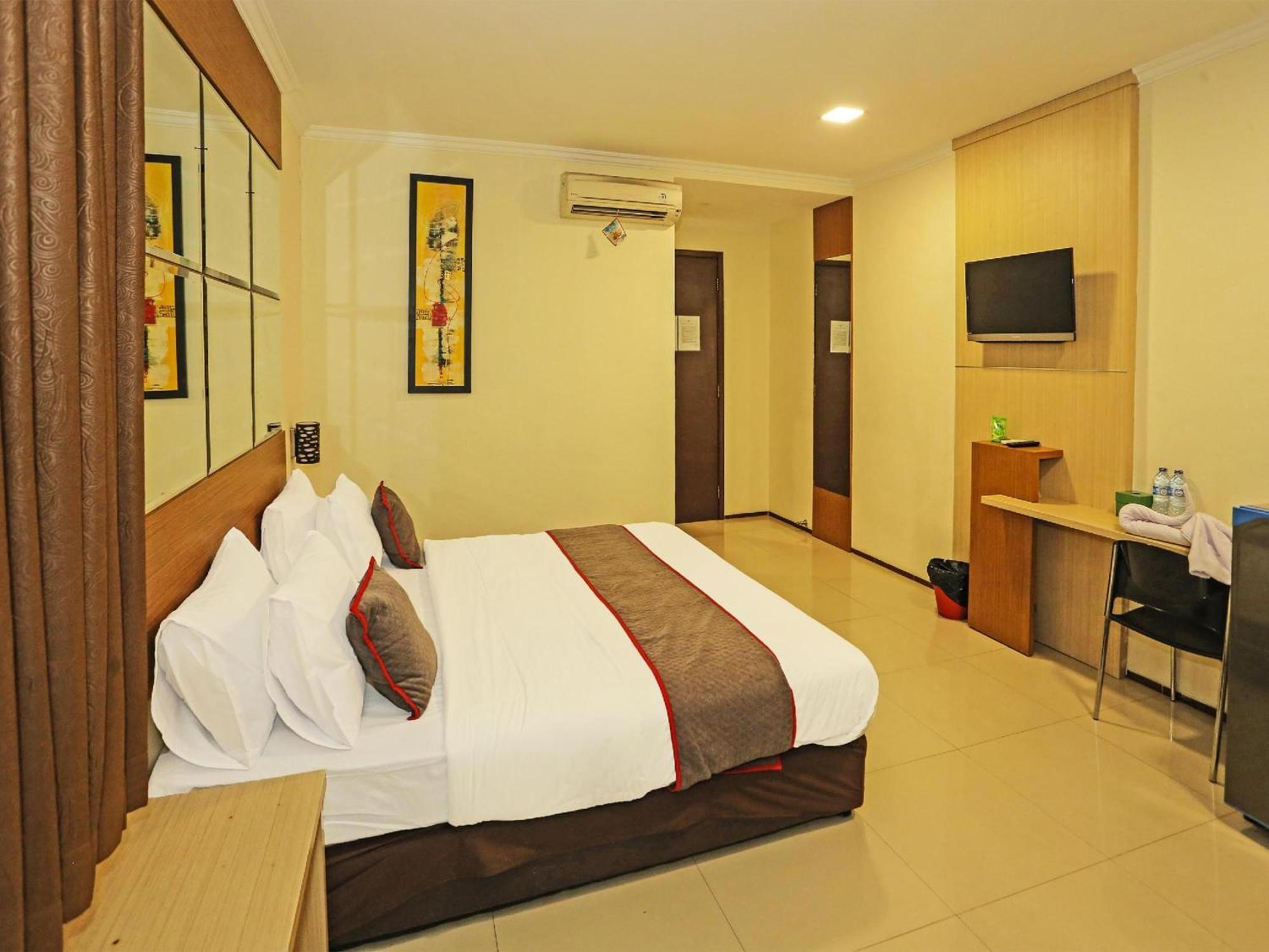 Super Oyo Townhouse Oak Hotel Fiducia เซอร์ปง ภายนอก รูปภาพ