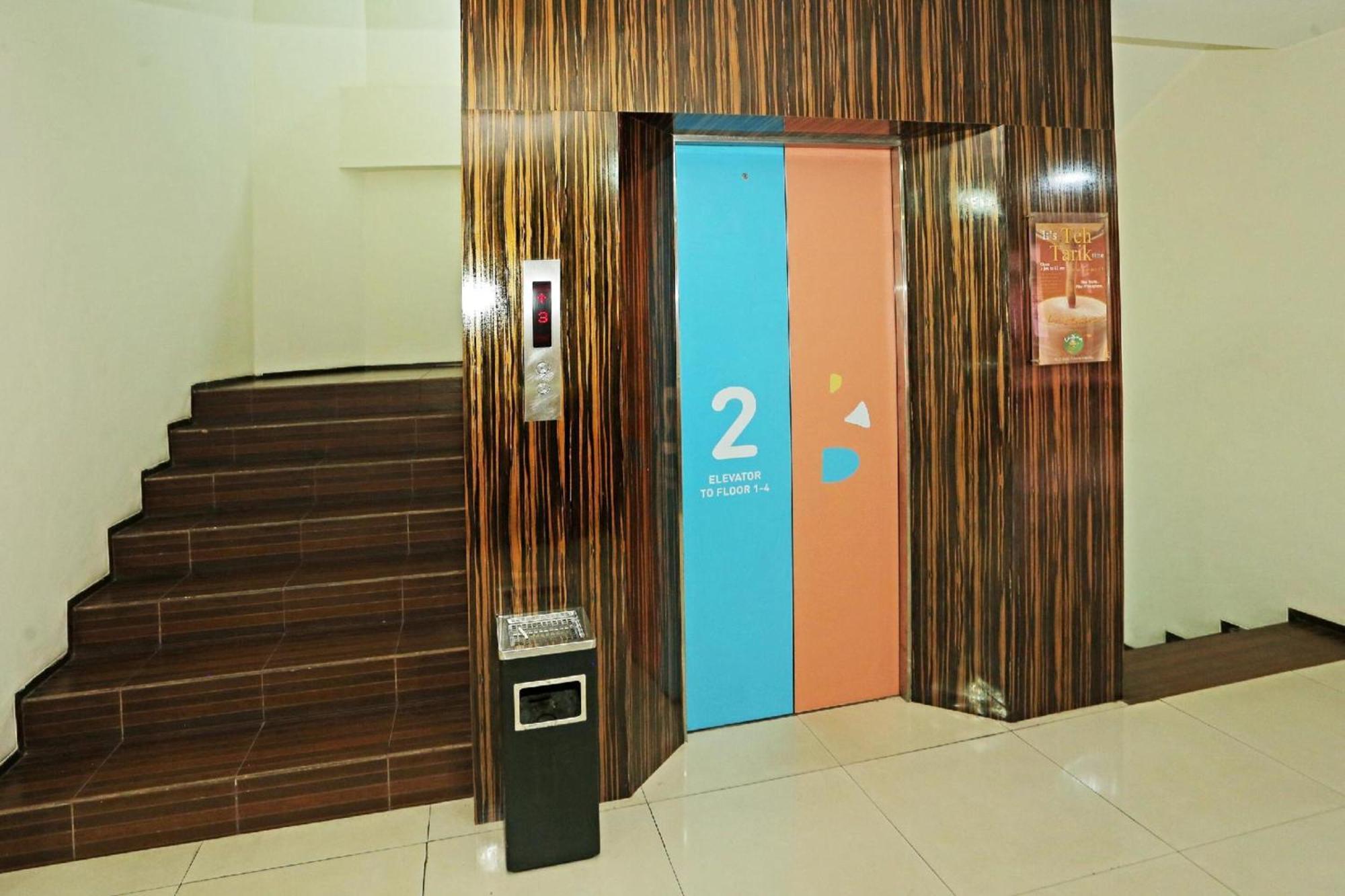 Super Oyo Townhouse Oak Hotel Fiducia เซอร์ปง ภายนอก รูปภาพ