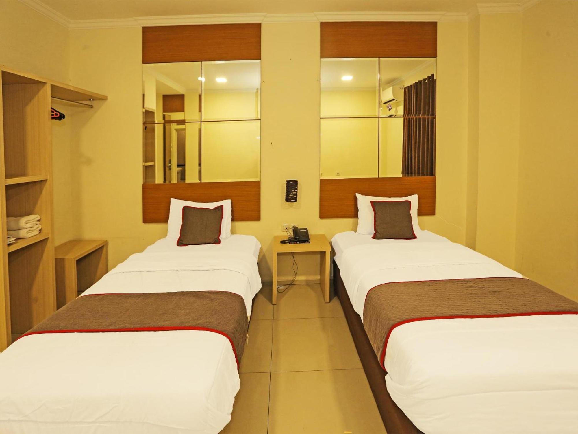 Super Oyo Townhouse Oak Hotel Fiducia เซอร์ปง ภายนอก รูปภาพ