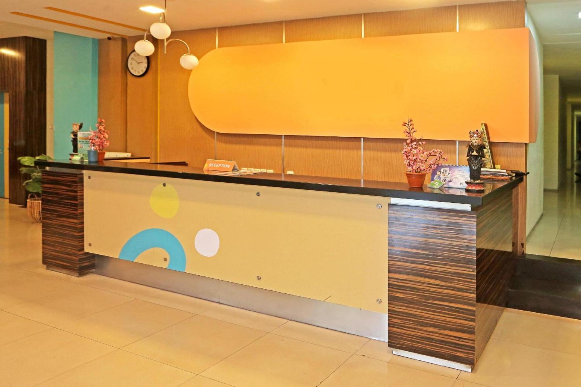 Super Oyo Townhouse Oak Hotel Fiducia เซอร์ปง ภายนอก รูปภาพ