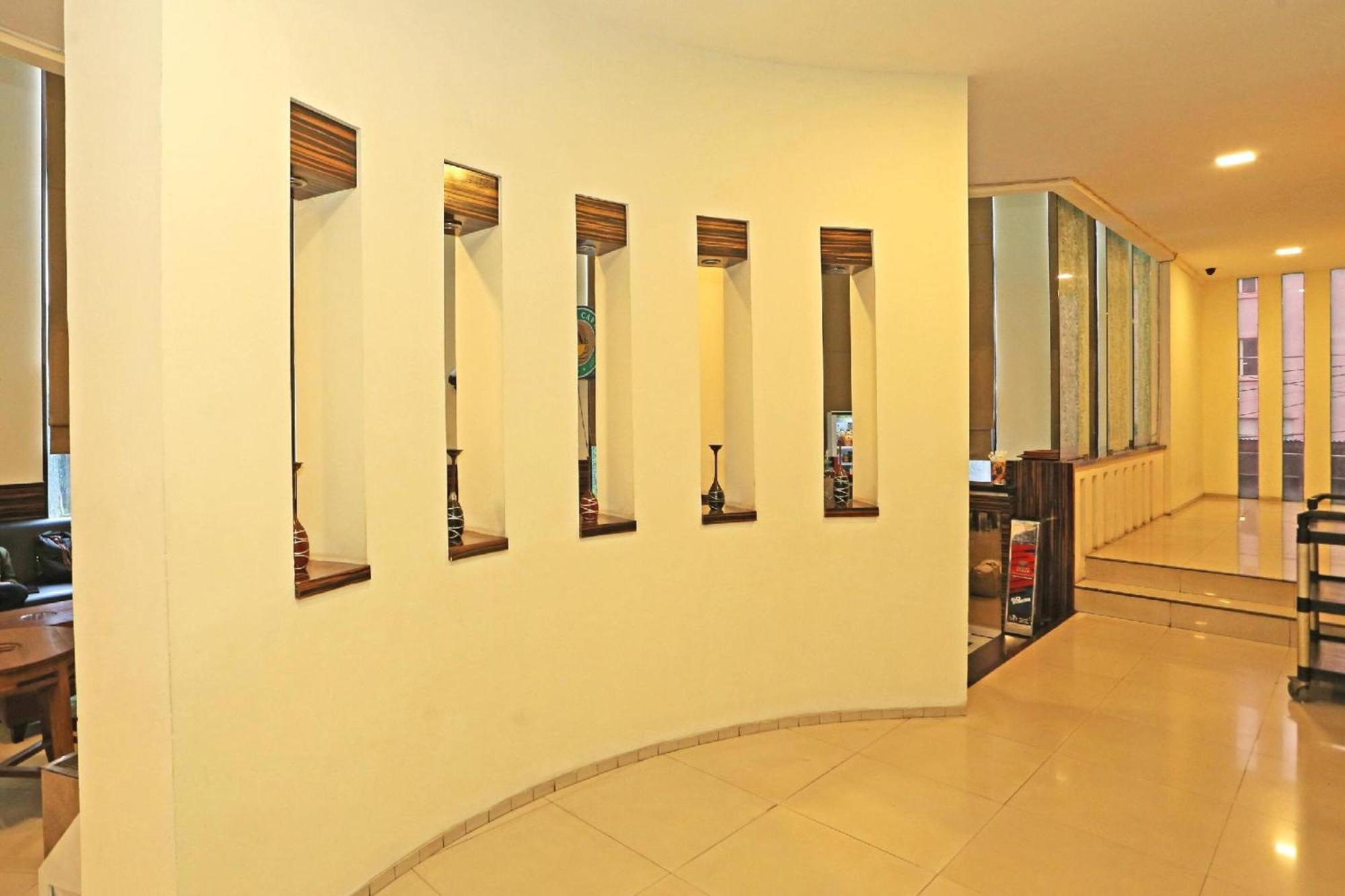 Super Oyo Townhouse Oak Hotel Fiducia เซอร์ปง ภายนอก รูปภาพ