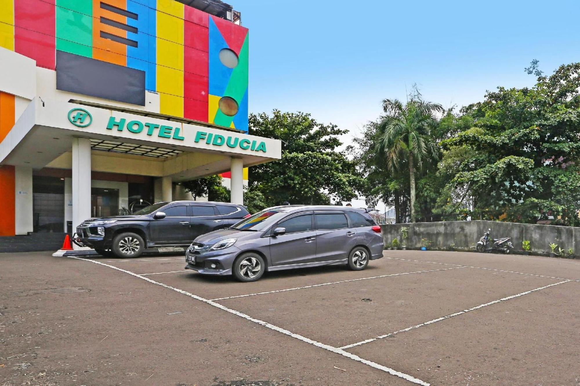 Super Oyo Townhouse Oak Hotel Fiducia เซอร์ปง ภายนอก รูปภาพ