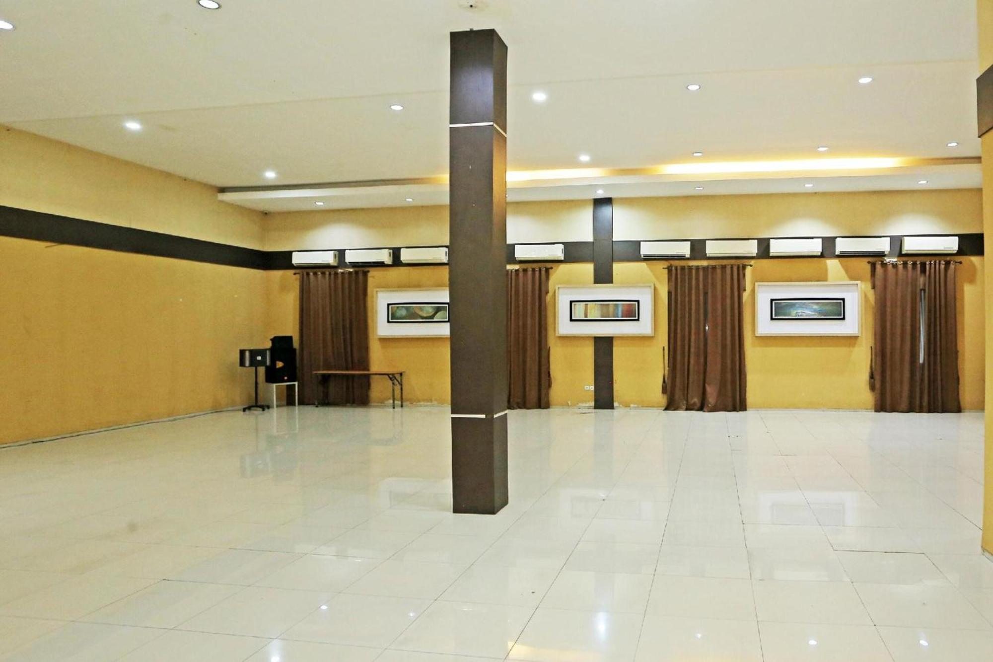 Super Oyo Townhouse Oak Hotel Fiducia เซอร์ปง ภายนอก รูปภาพ