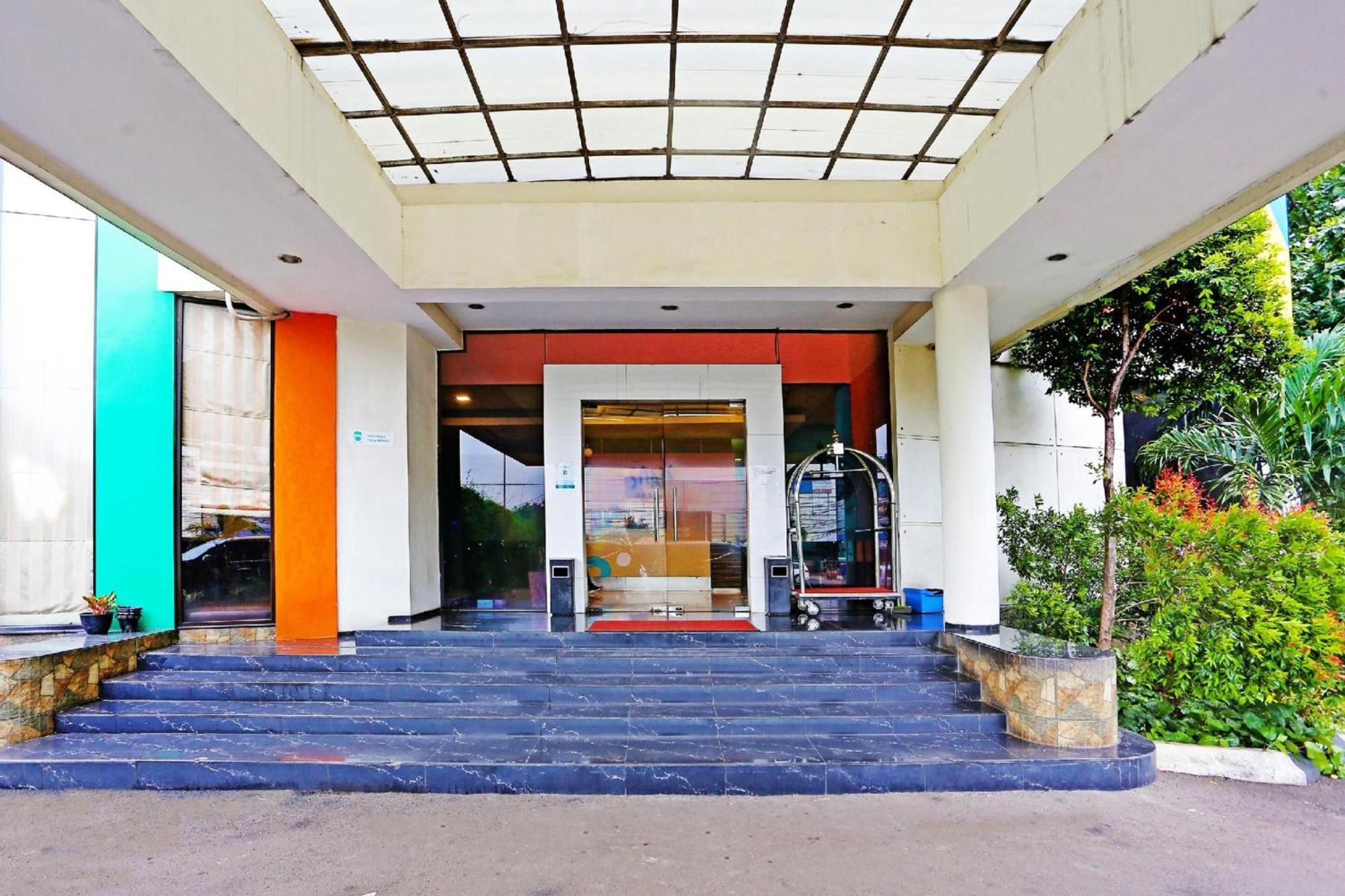 Super Oyo Townhouse Oak Hotel Fiducia เซอร์ปง ภายนอก รูปภาพ