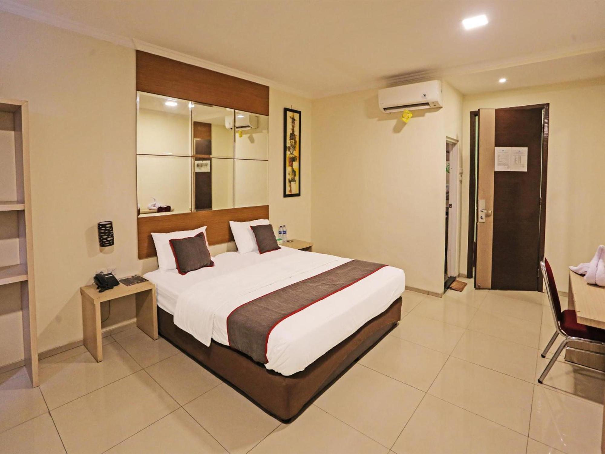 Super Oyo Townhouse Oak Hotel Fiducia เซอร์ปง ภายนอก รูปภาพ