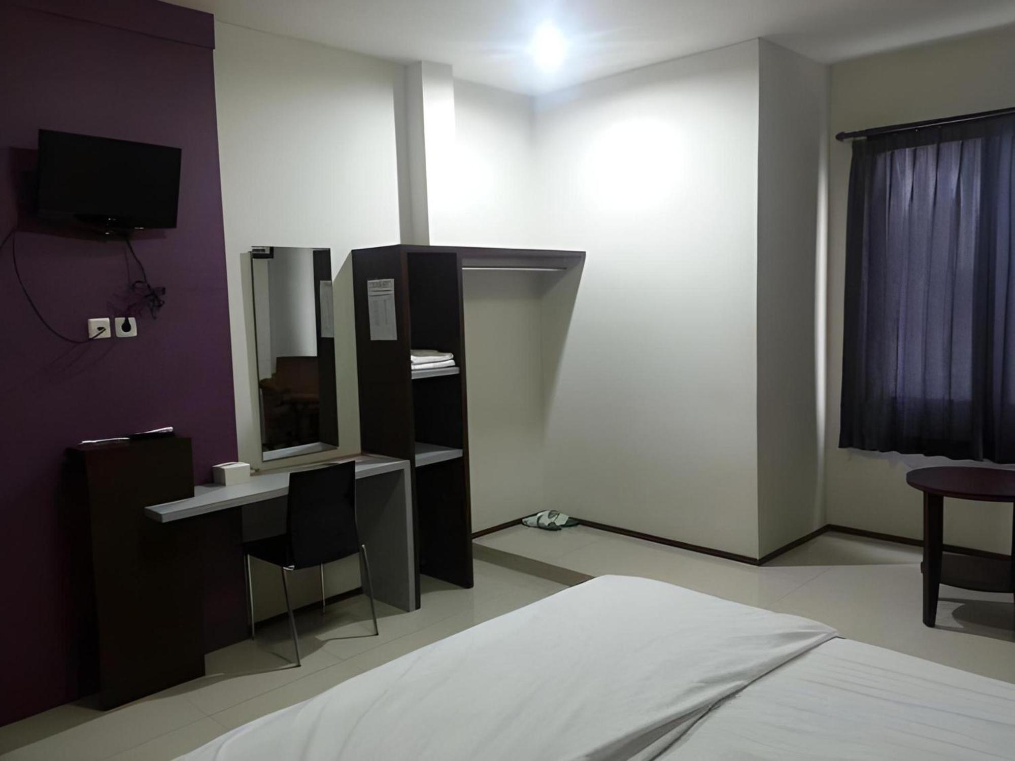 Super Oyo Townhouse Oak Hotel Fiducia เซอร์ปง ภายนอก รูปภาพ