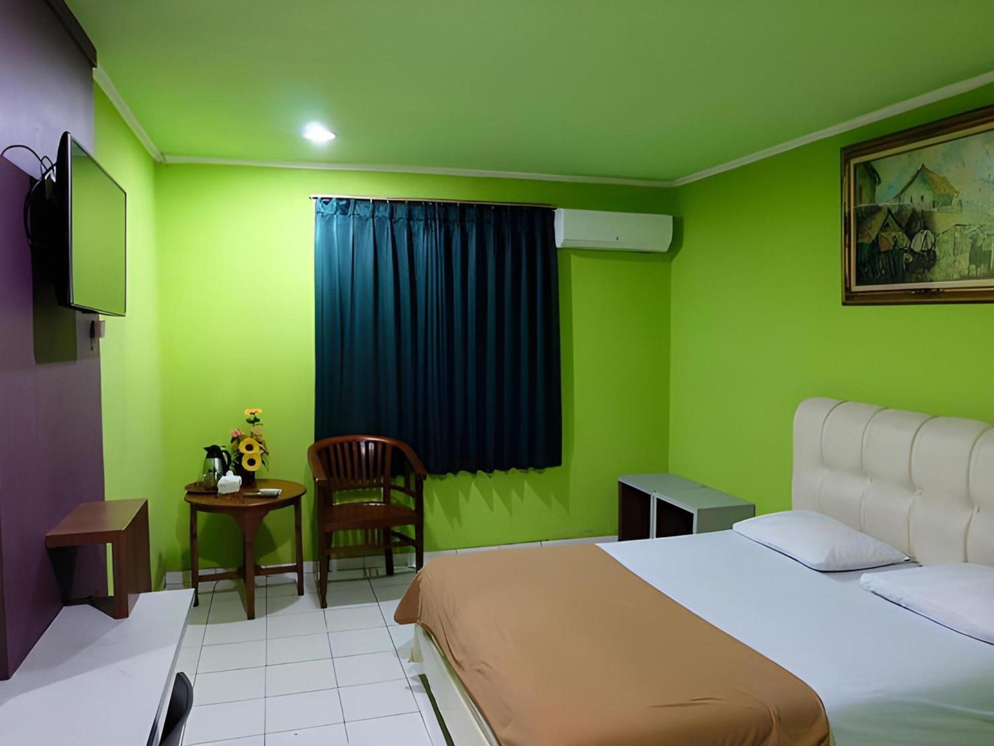 Super Oyo Townhouse Oak Hotel Fiducia เซอร์ปง ภายนอก รูปภาพ