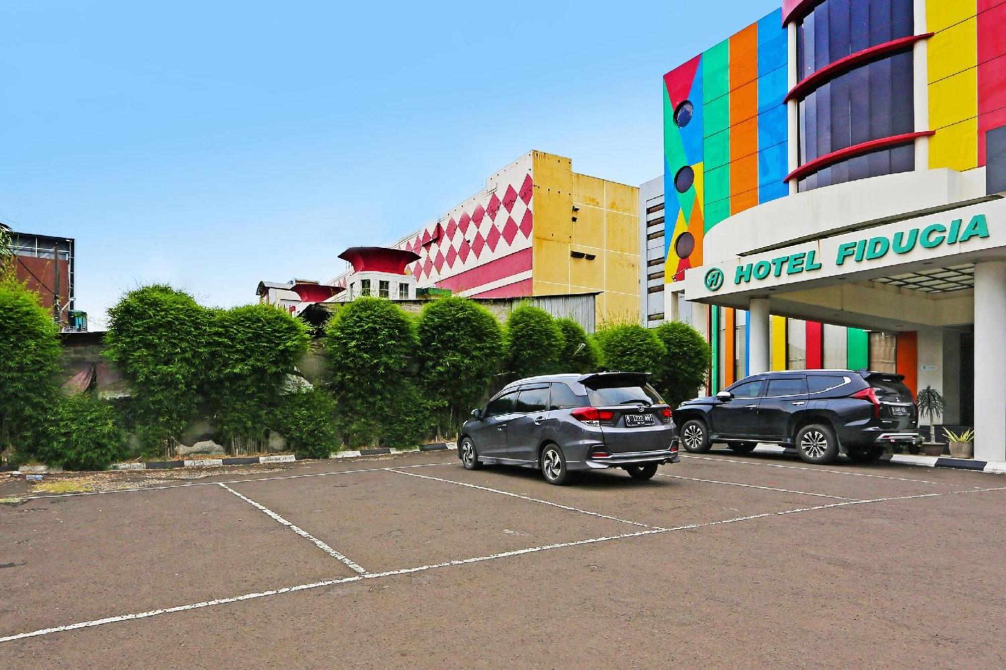 Super Oyo Townhouse Oak Hotel Fiducia เซอร์ปง ภายนอก รูปภาพ