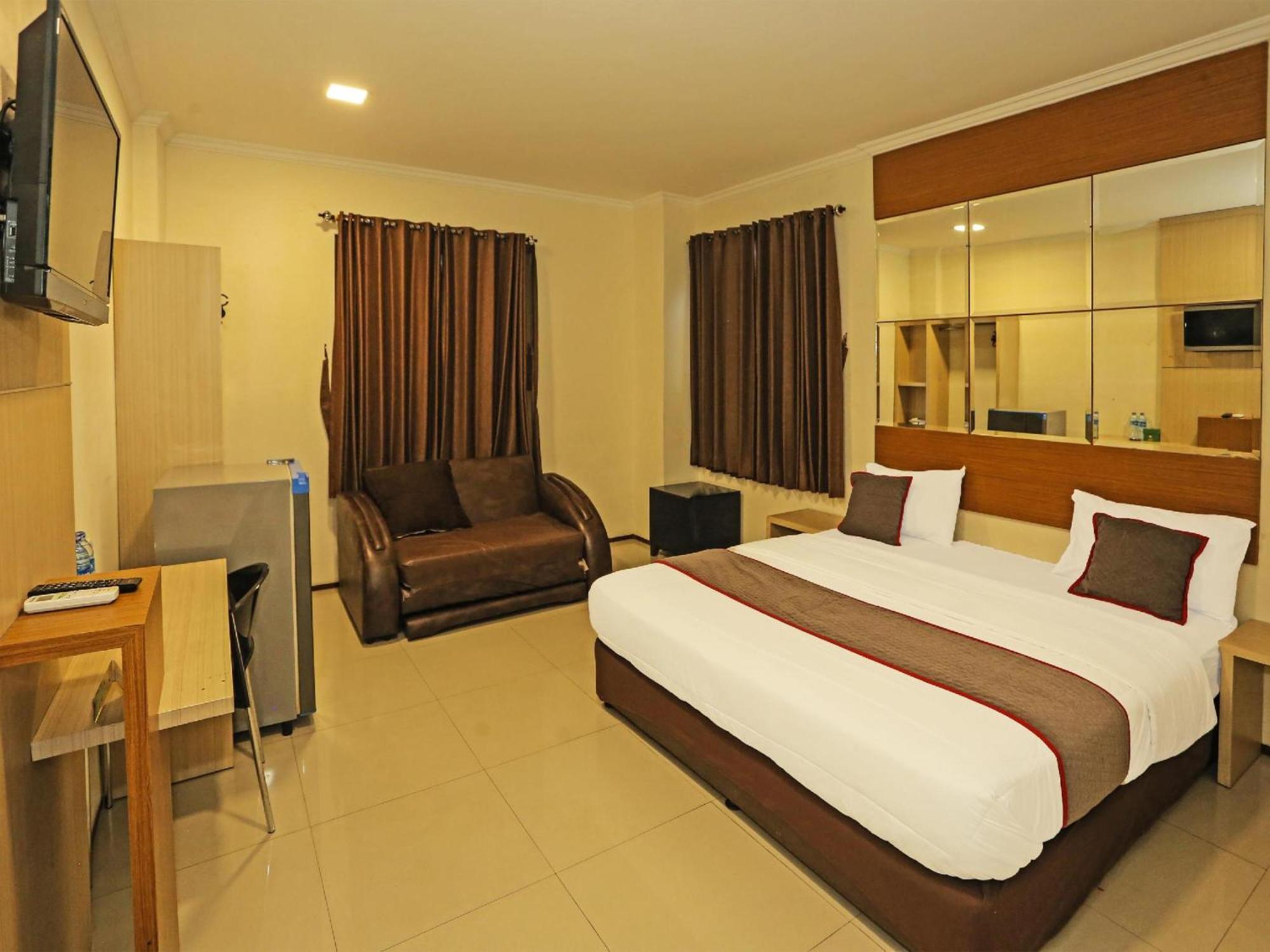 Super Oyo Townhouse Oak Hotel Fiducia เซอร์ปง ภายนอก รูปภาพ