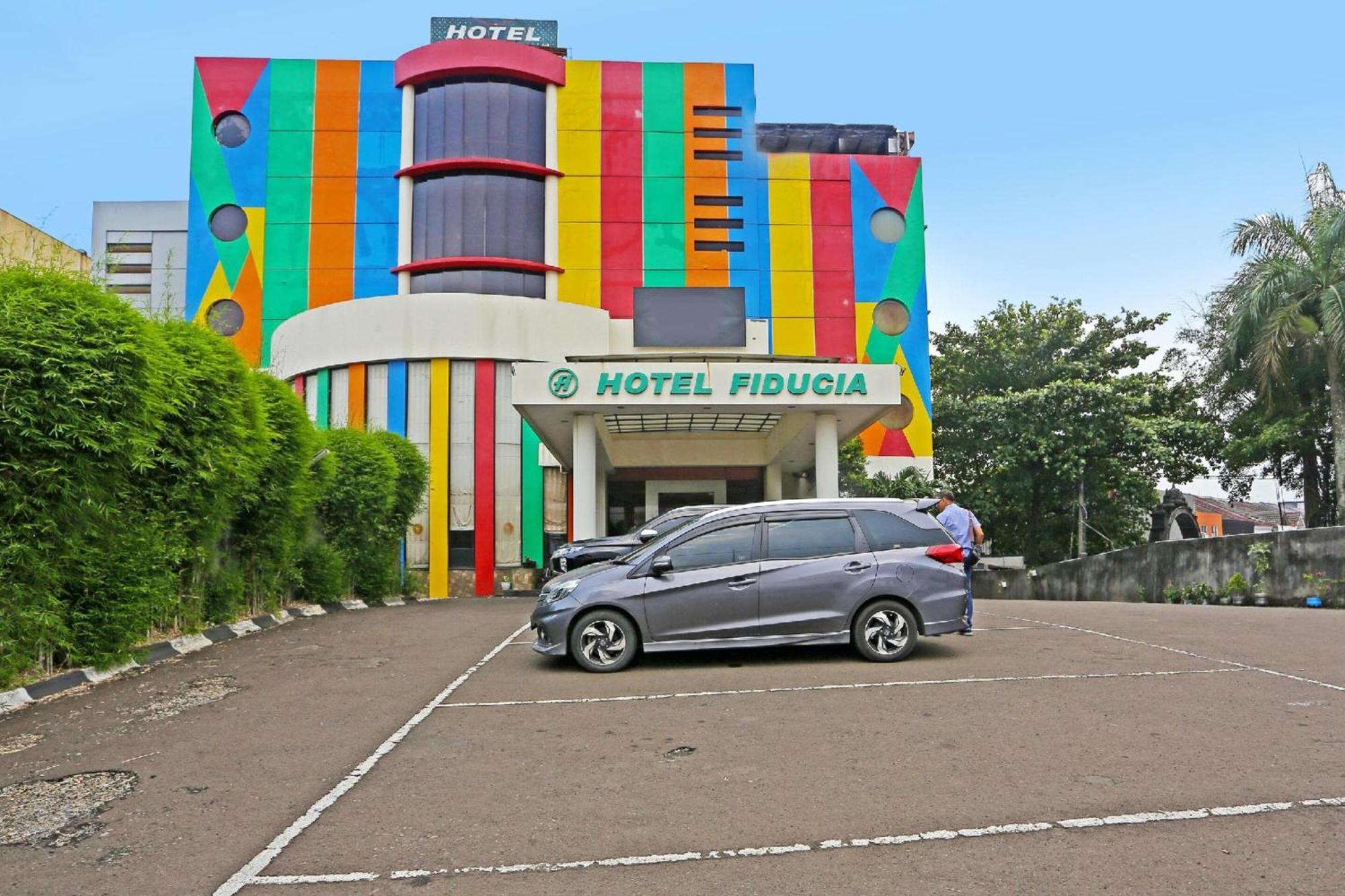 Super Oyo Townhouse Oak Hotel Fiducia เซอร์ปง ภายนอก รูปภาพ