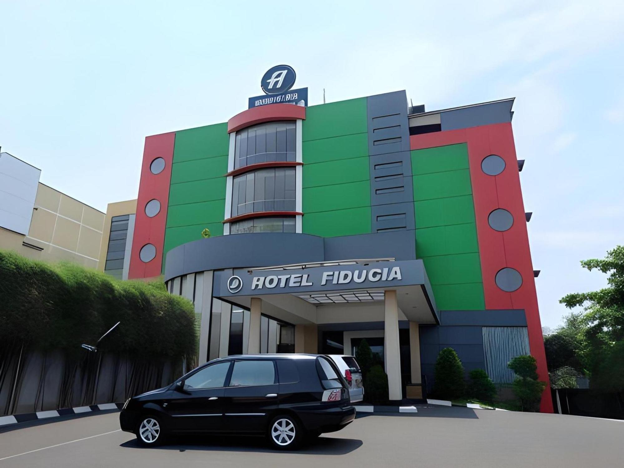 Super Oyo Townhouse Oak Hotel Fiducia เซอร์ปง ภายนอก รูปภาพ