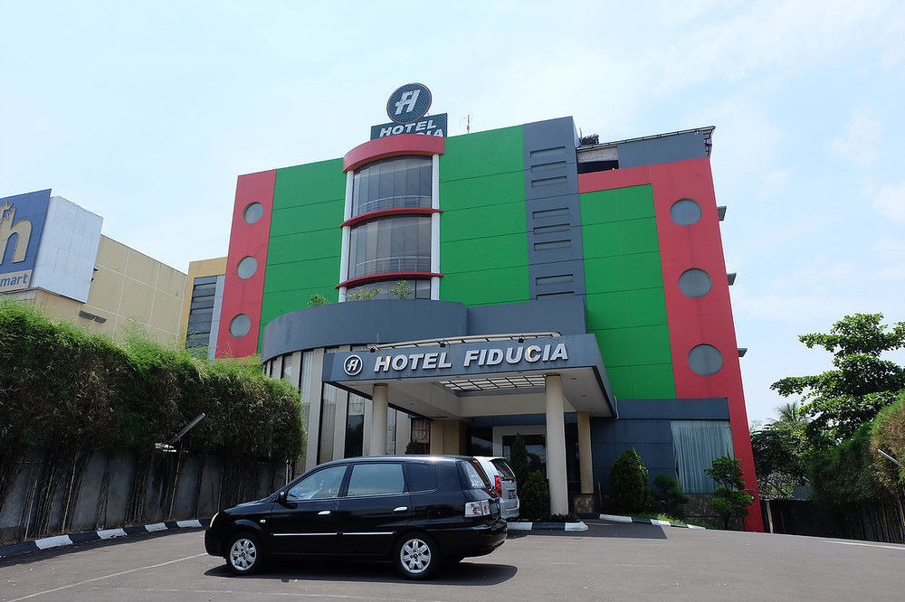 Super Oyo Townhouse Oak Hotel Fiducia เซอร์ปง ภายนอก รูปภาพ