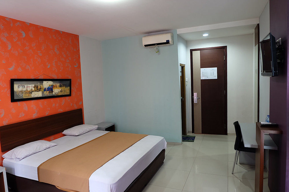 Super Oyo Townhouse Oak Hotel Fiducia เซอร์ปง ภายนอก รูปภาพ